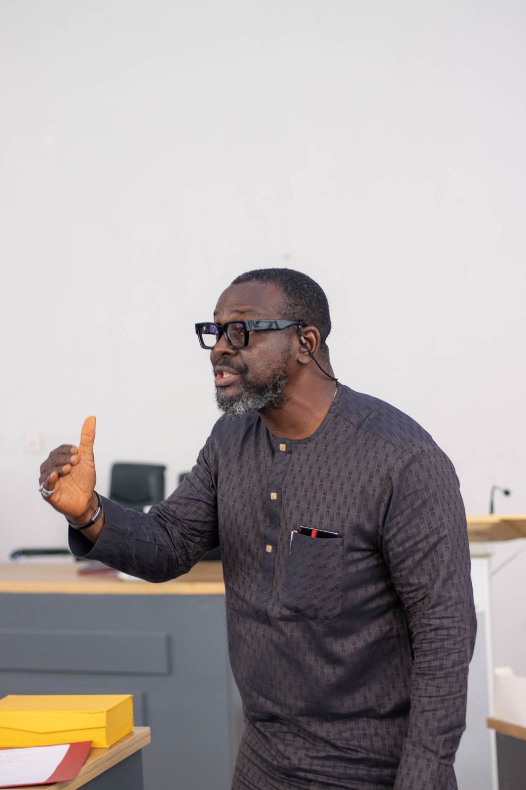 Dr Gbadebo
